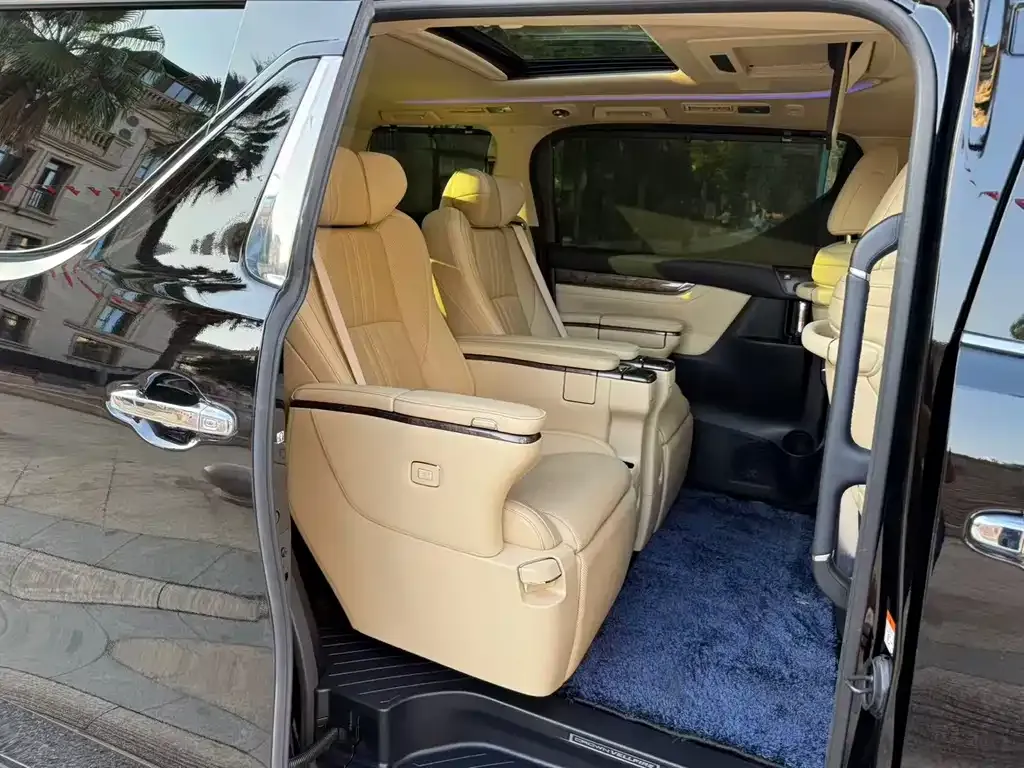 Toyota Vellfire — фото 7