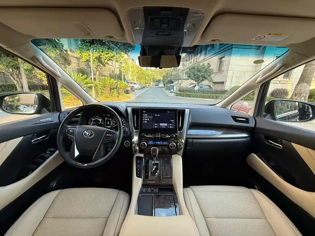 Toyota Vellfire — фото 9