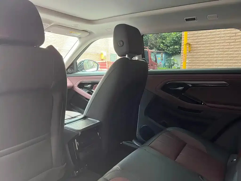 Land Rover Evoque PHEV 2023 из CN, фото 8