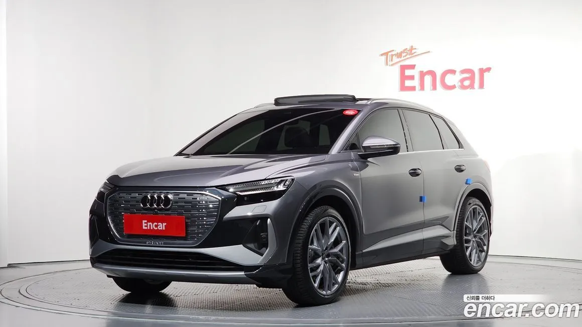 Audi Q4 e-tron — фото 1