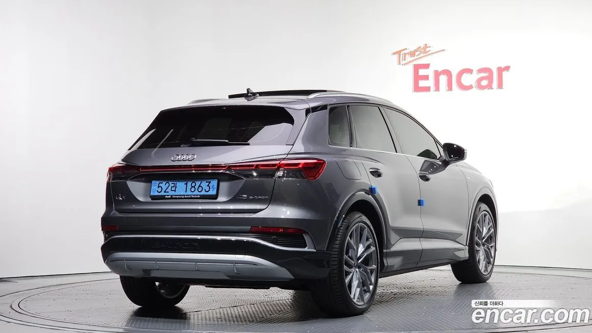 Audi Q4 e-tron — фото 2