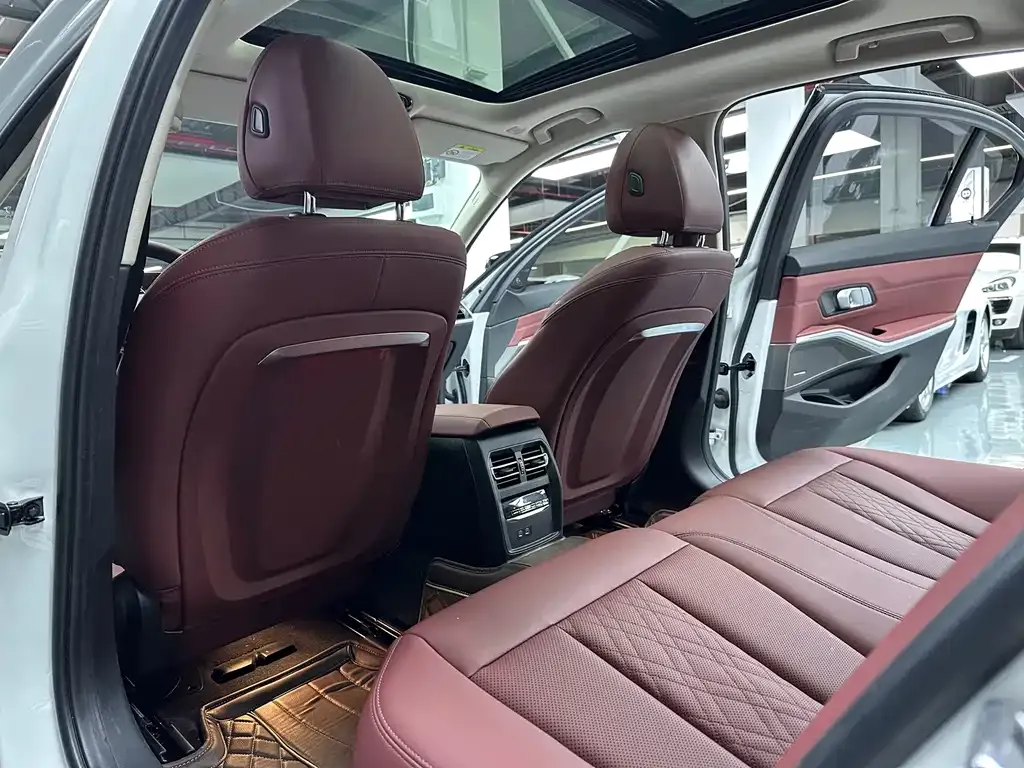 BMW 3 Series 2023 из CN, фото 10