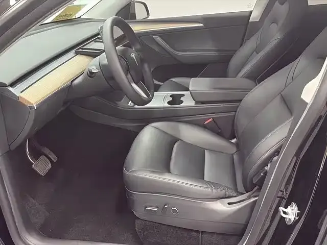Tesla Model Y — фото 5