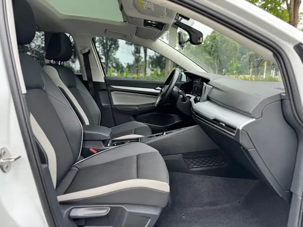 Volkswagen Golf 2022 из CN, фото 8
