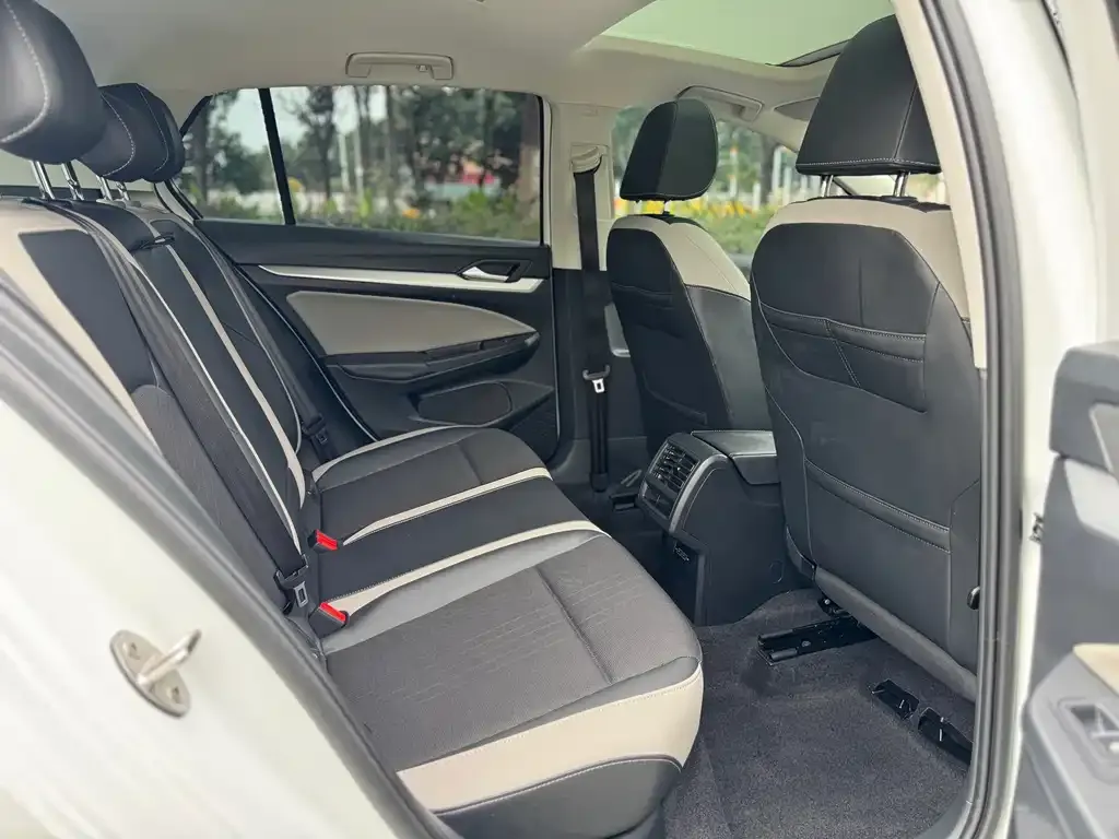 Volkswagen Golf 2022 из CN, фото 9
