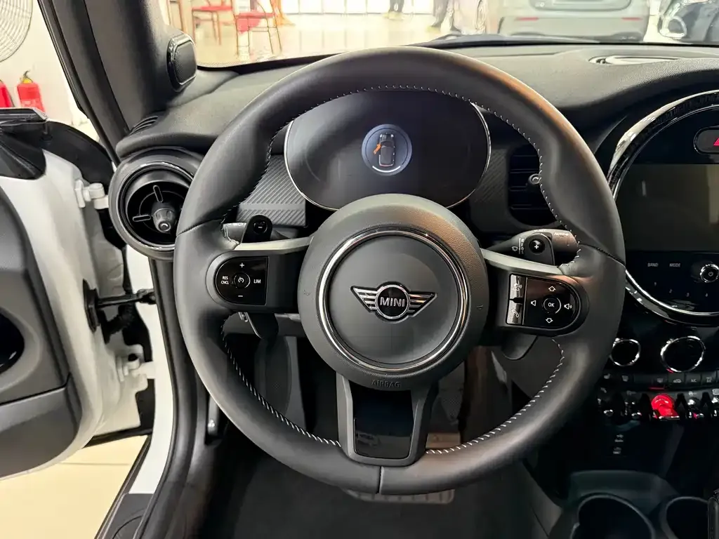 MINI Cooper (3-door) 2023 из CN, фото 6