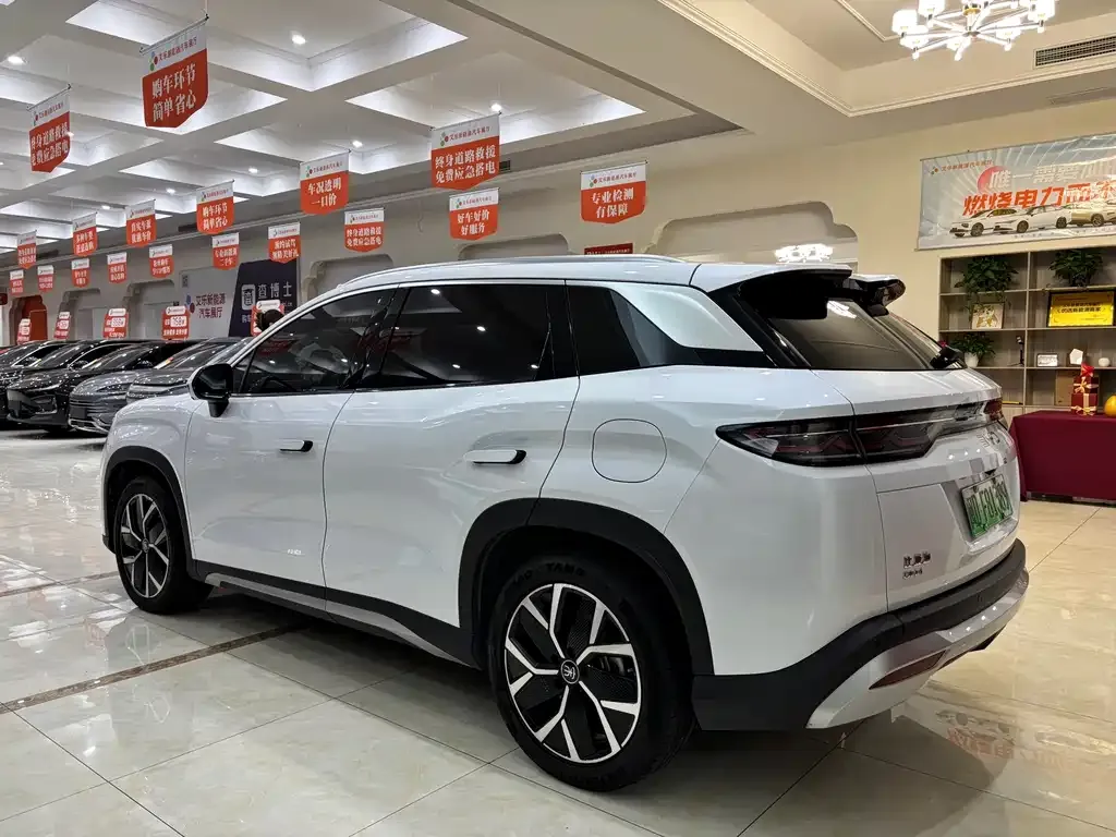 BYD L DM-i — фото 9