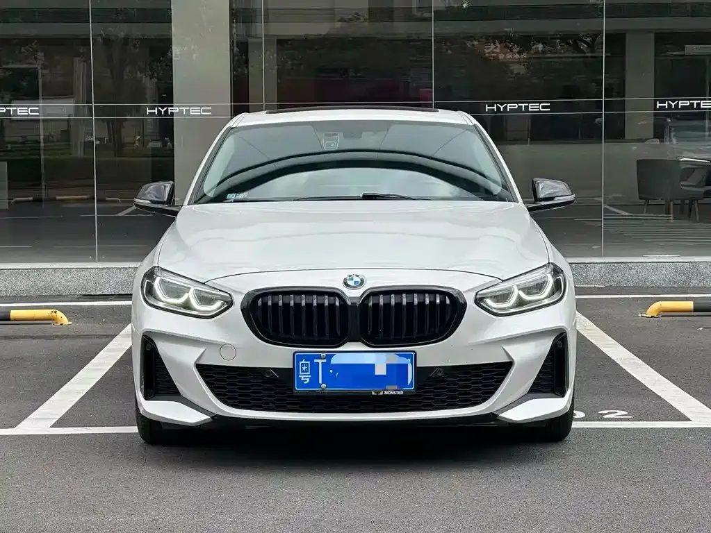 BMW 1 Series 2022 из CN, фото 1