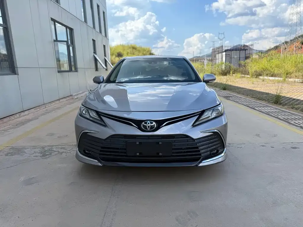Toyota Camry — фото 3