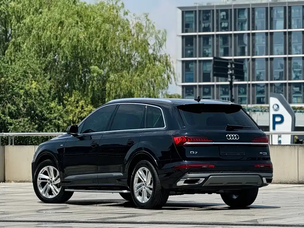 Audi Q7 2021 из CN, фото 3