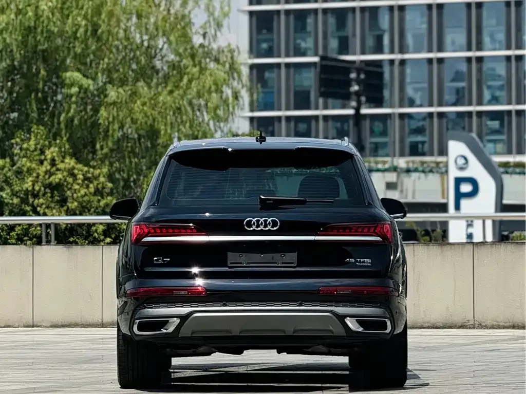 Audi Q7 2021 из CN, фото 4