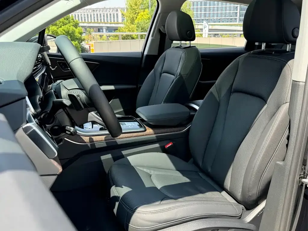 Audi Q7 2021 из CN, фото 5