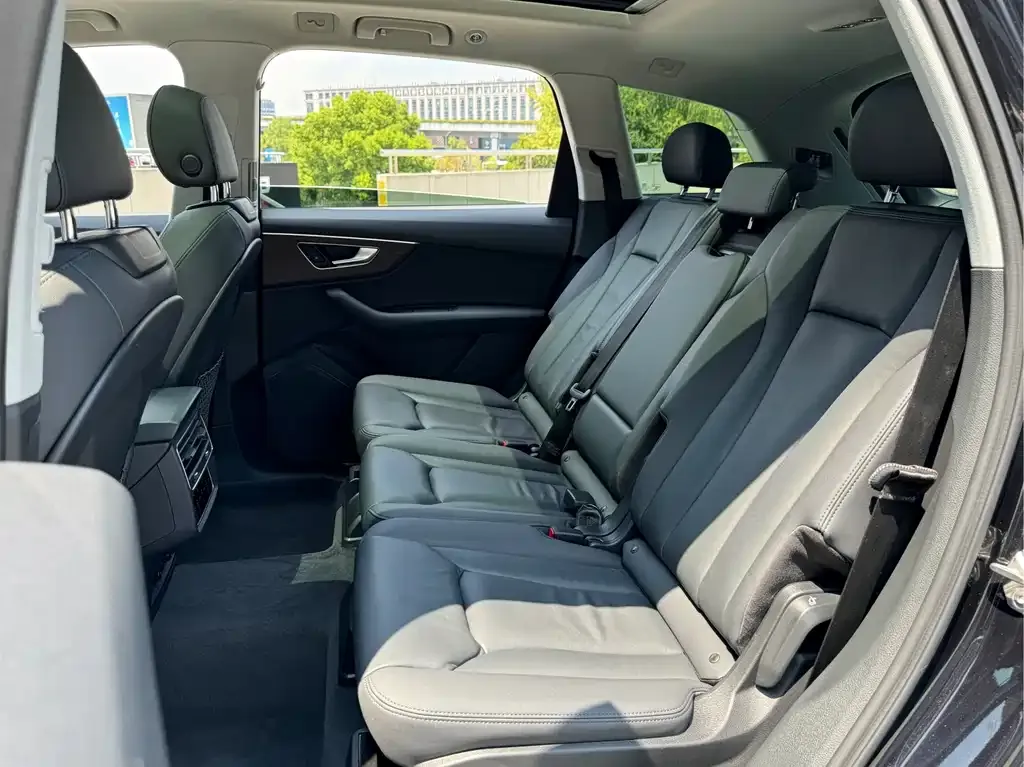 Audi Q7 2021 из CN, фото 6