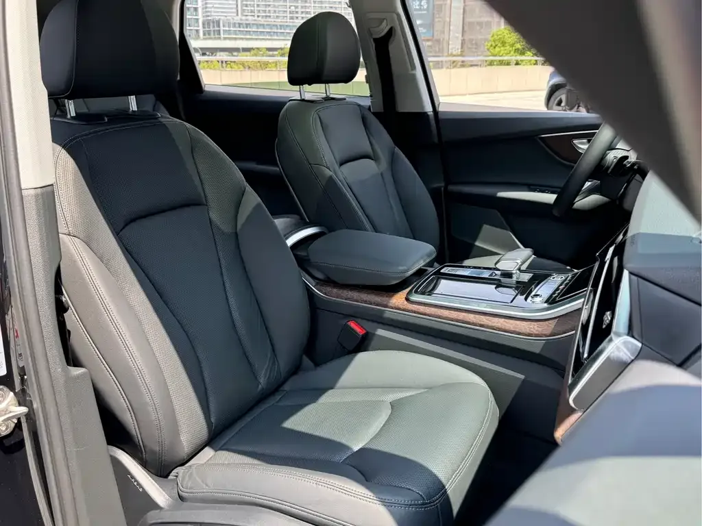 Audi Q7 2021 из CN, фото 7