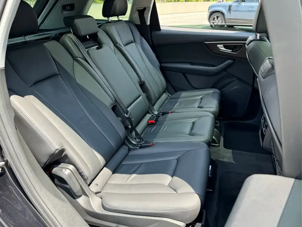 Audi Q7 2021 из CN, фото 8
