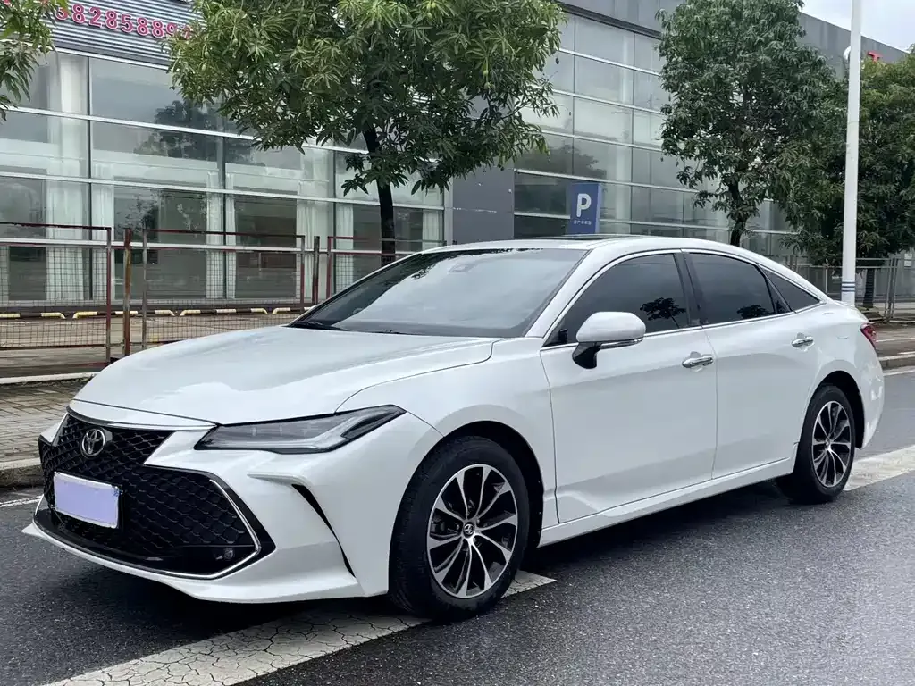 Toyota Avalon — фото 1