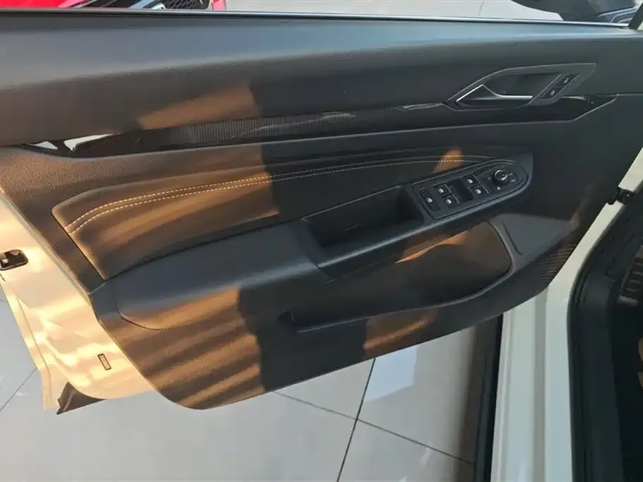 Volkswagen Golf 2021 из CN, фото 7