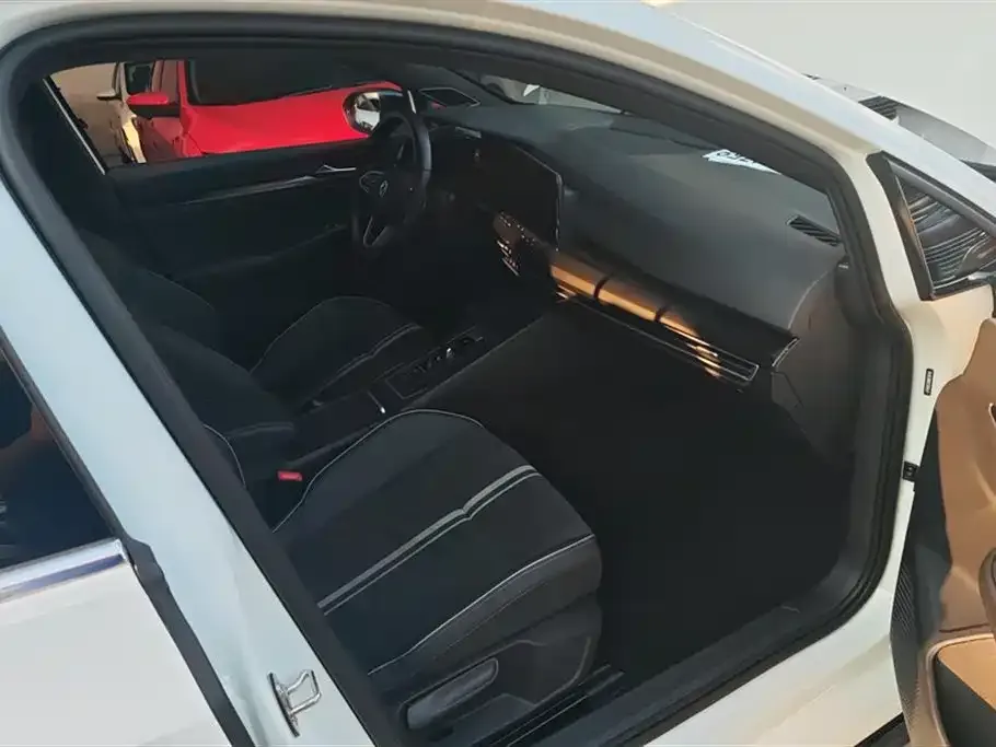 Volkswagen Golf 2021 из CN, фото 8