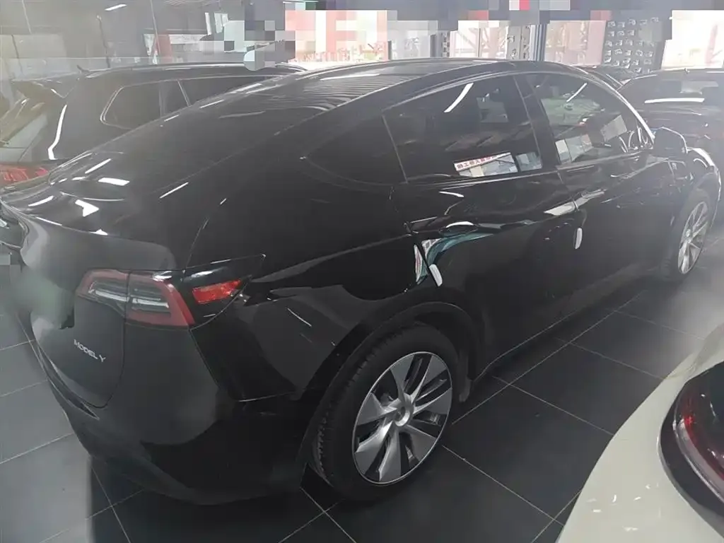 Tesla Model Y — фото 7