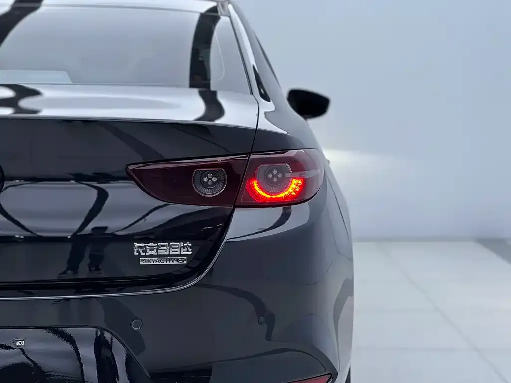 Mazda 3 Axela — фото 4