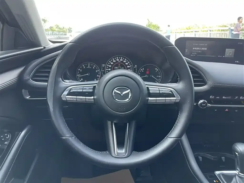 Mazda 3 Axela — фото 3