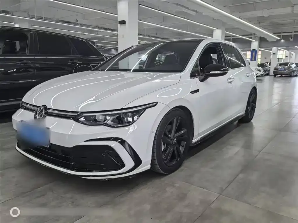 Volkswagen Golf 2023 из CN, фото 2