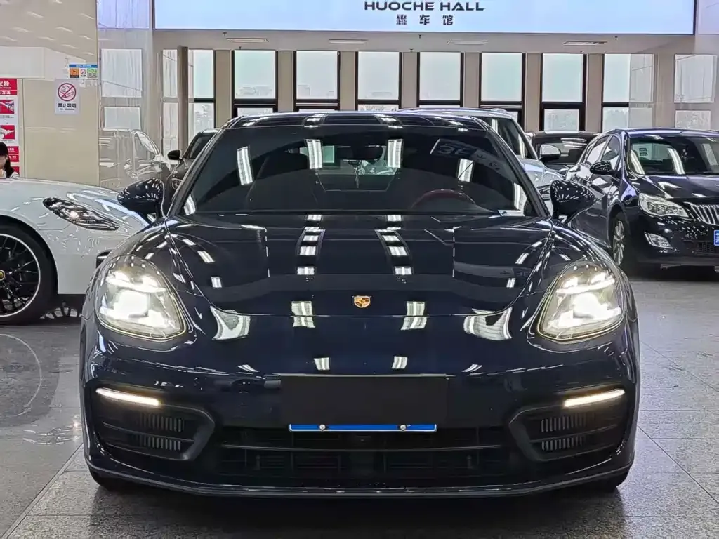 Porsche Panamera — фото 1