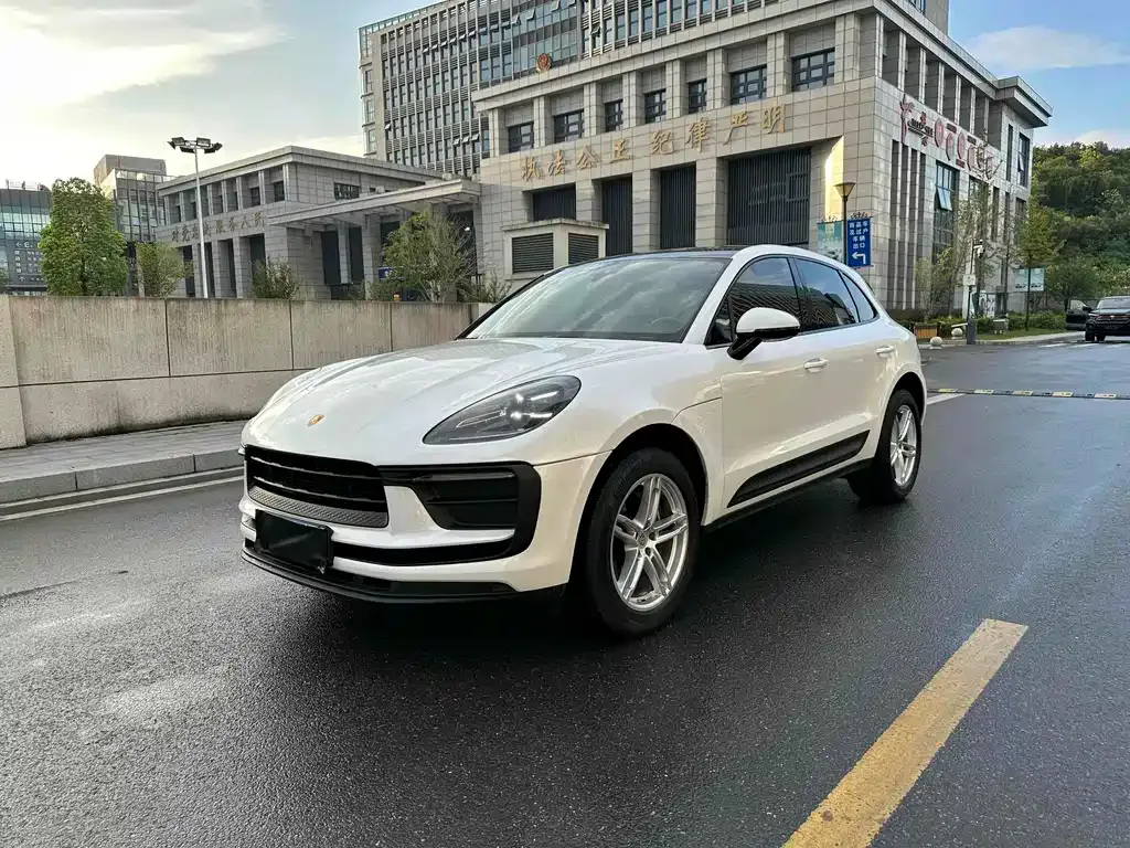 Porsche Macan — фото 1