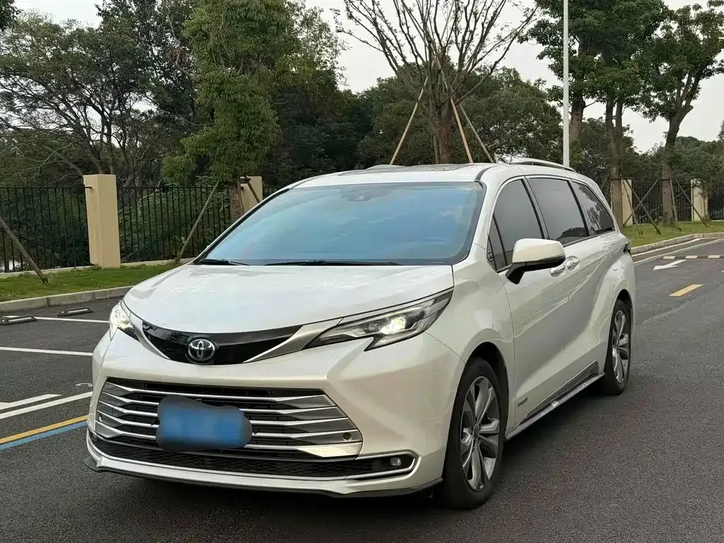 Toyota Sienna 2024 из CN, фото 1