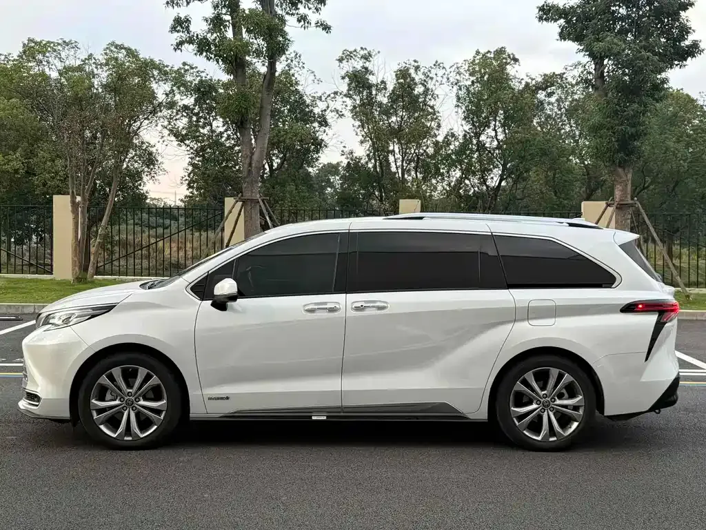 Toyota Sienna 2024 из CN, фото 10