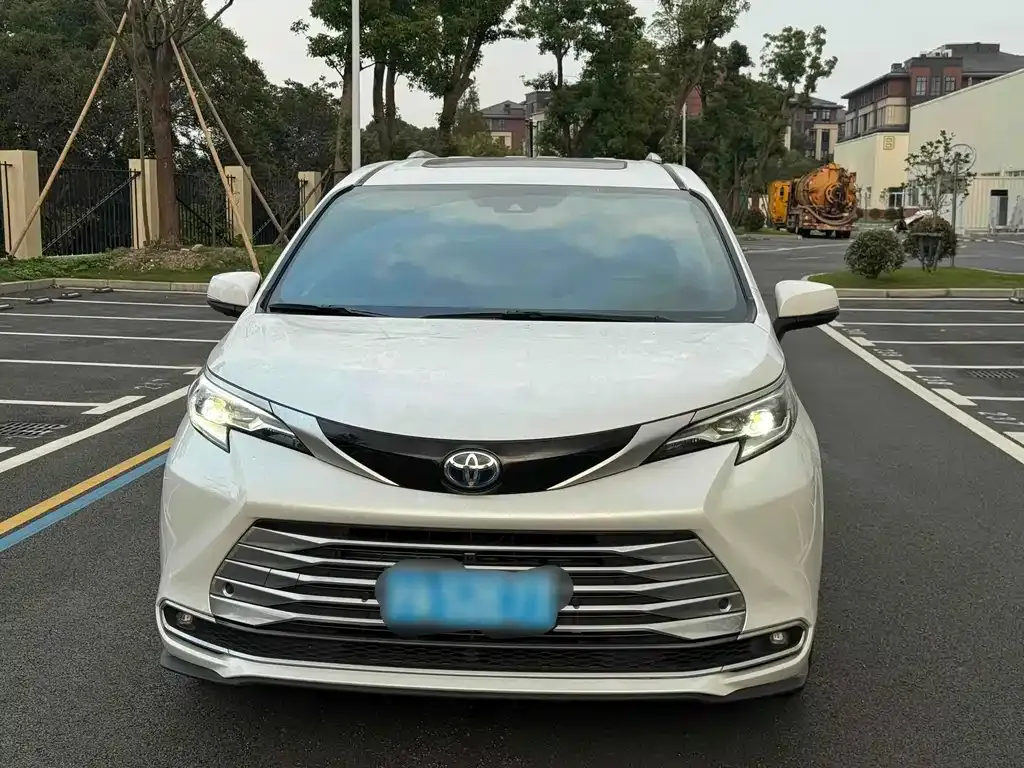 Toyota Sienna 2024 из CN, фото 2