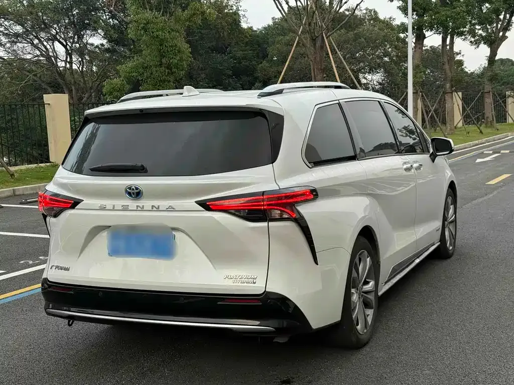 Toyota Sienna 2024 из CN, фото 3