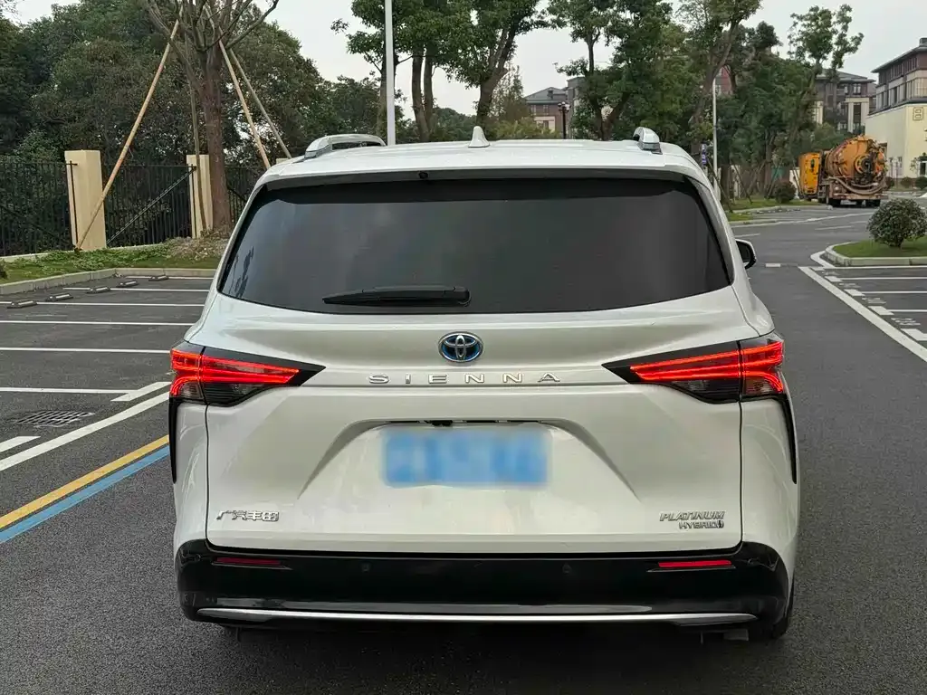 Toyota Sienna 2024 из CN, фото 4