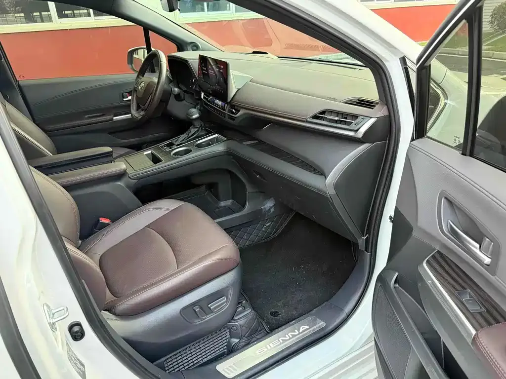 Toyota Sienna 2024 из CN, фото 6