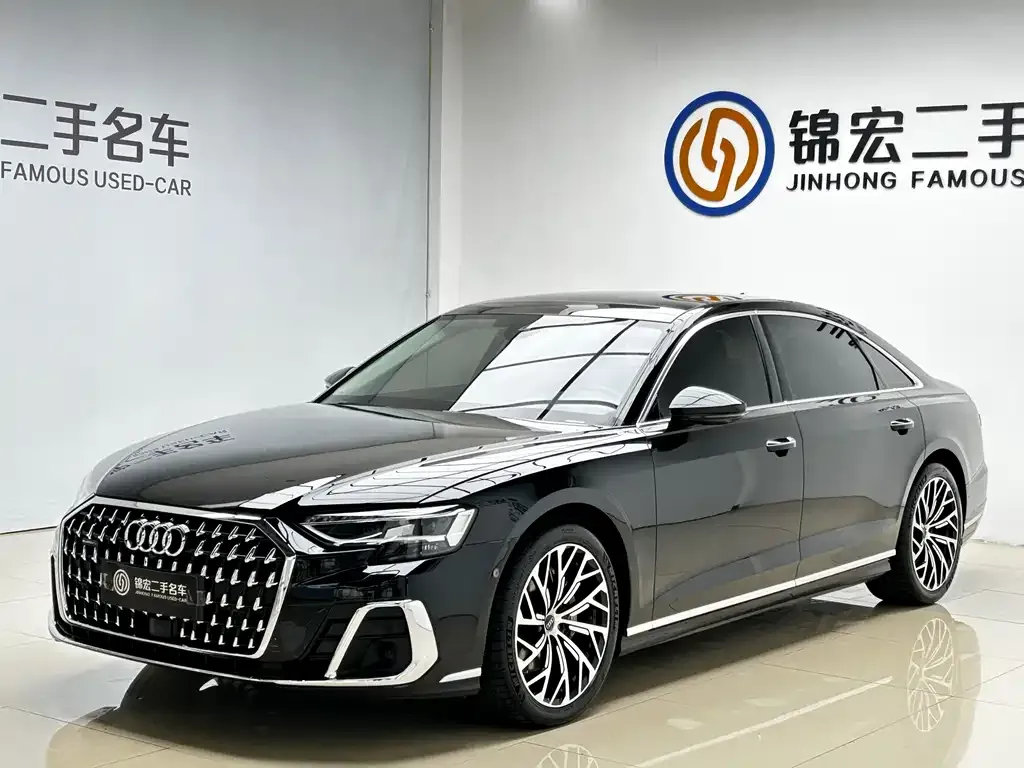 Audi A8 — фото 1