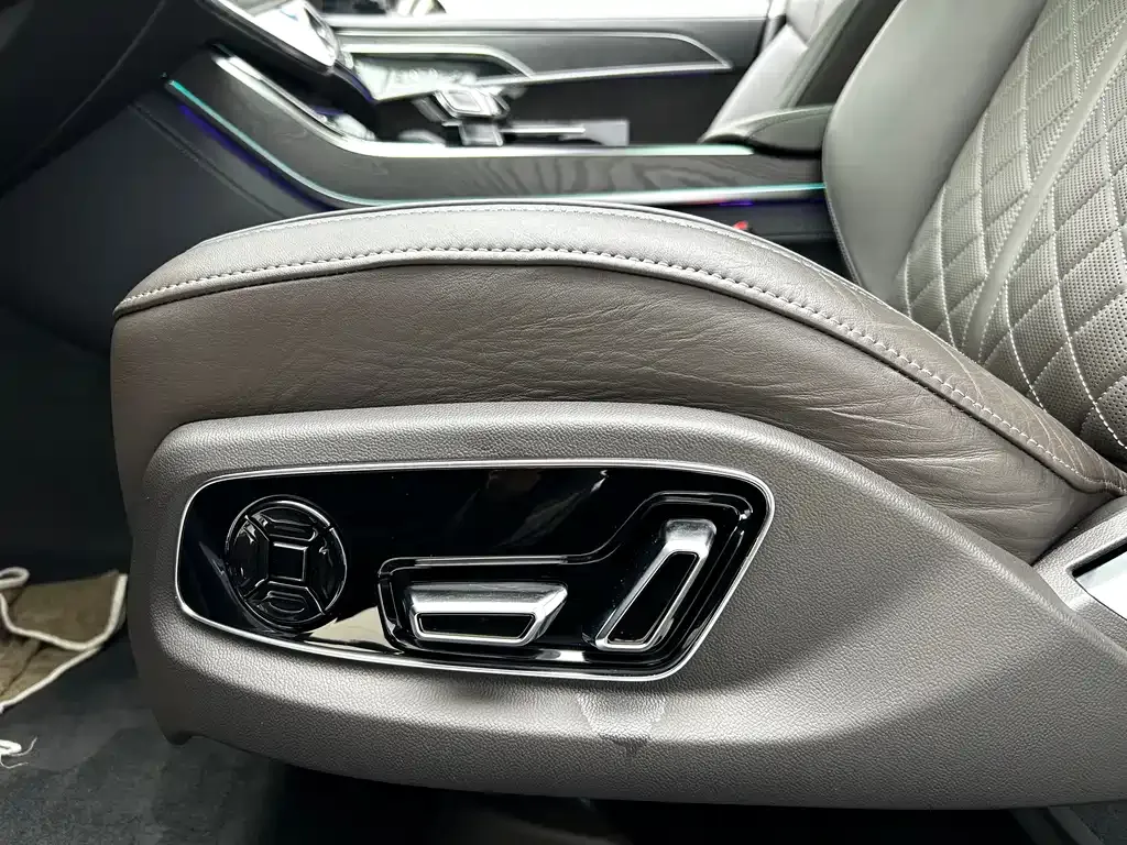 Audi A8 — фото 5