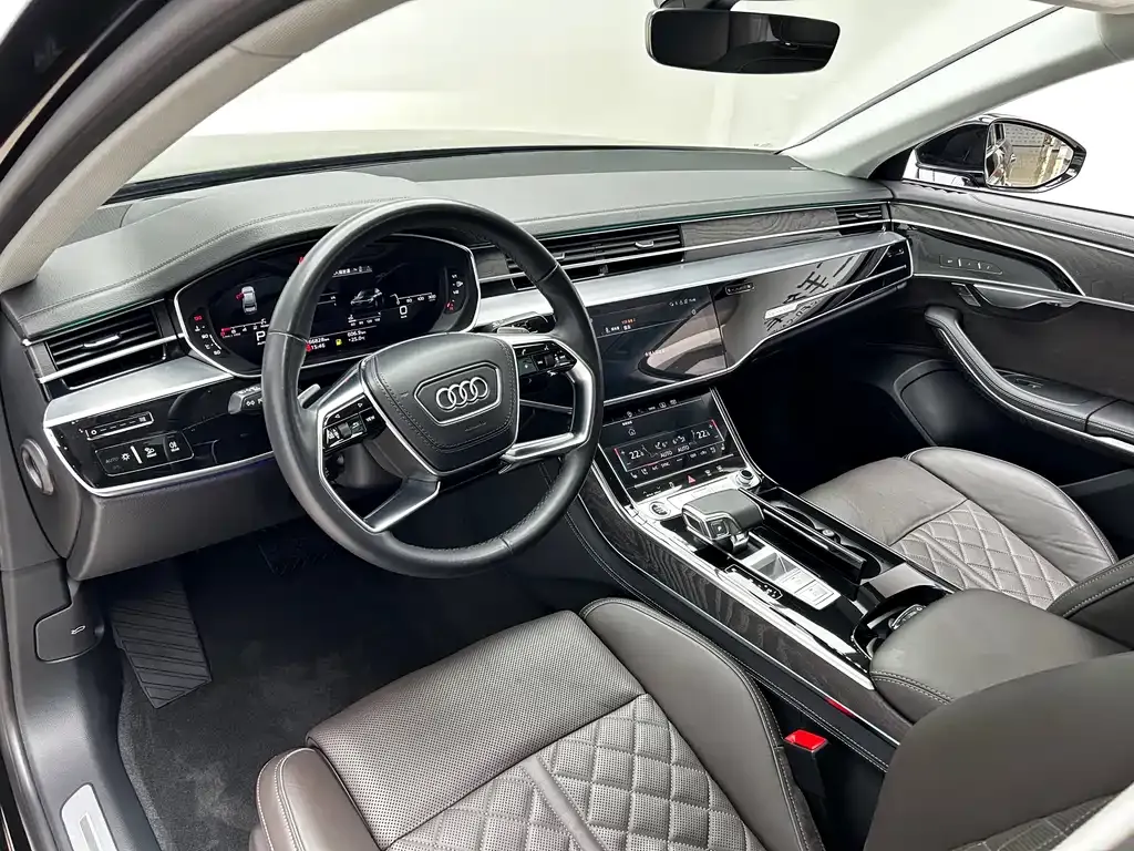 Audi A8 — фото 8
