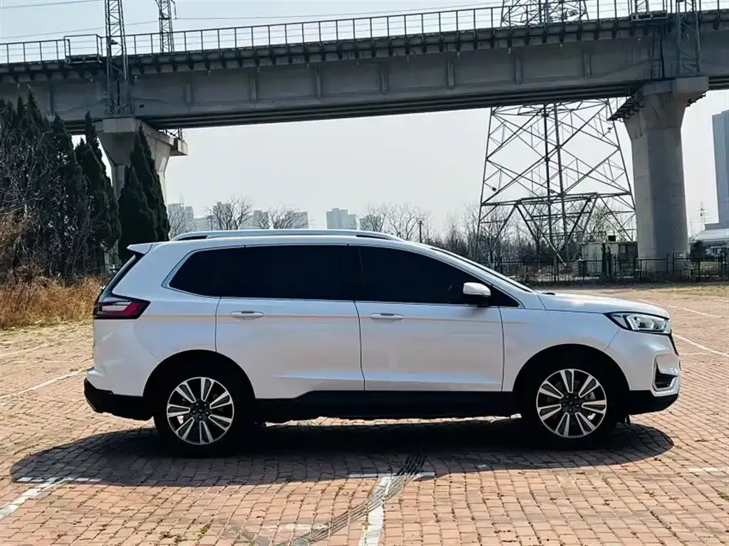 Ford Edge — фото 9