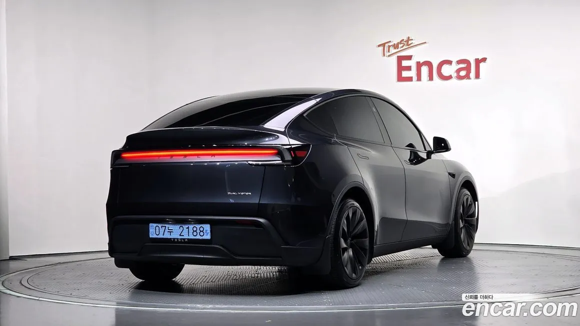 Tesla Model Y — фото 2