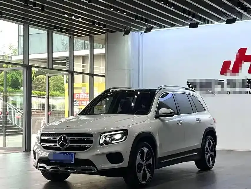 Mercedes-Benz GLB — фото 1