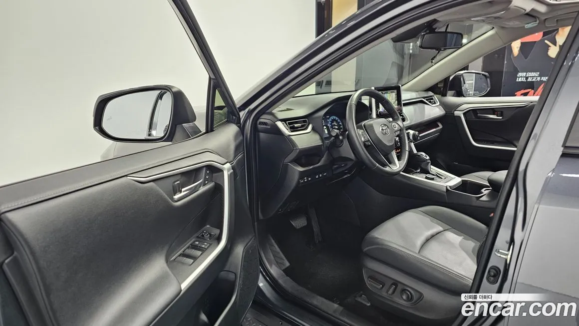 Toyota RAV4 — фото 10