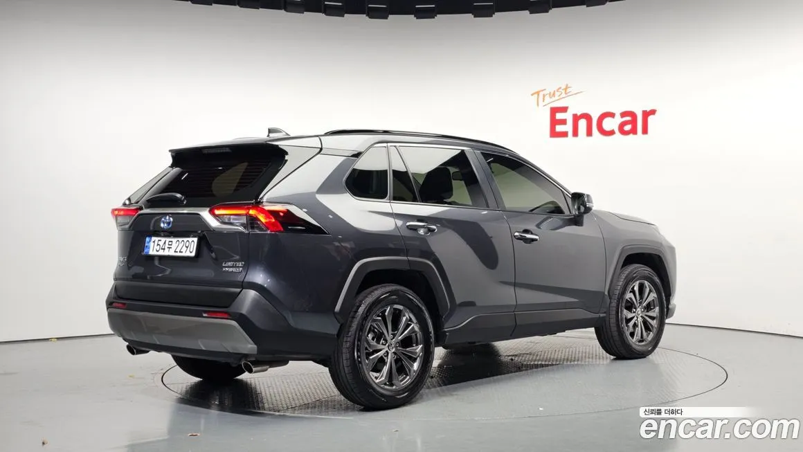 Toyota RAV4 — фото 2