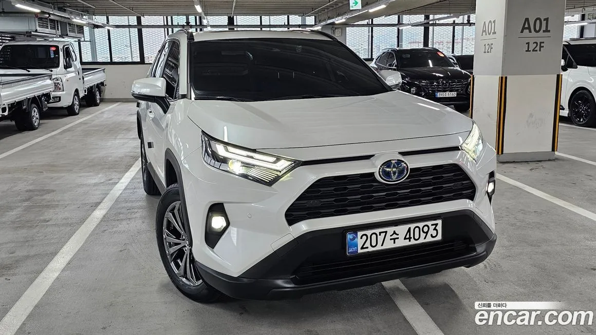 Toyota RAV4 — фото 1