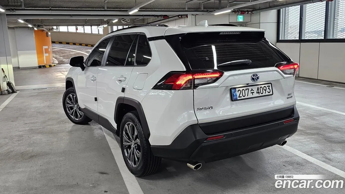 Toyota RAV4 — фото 2
