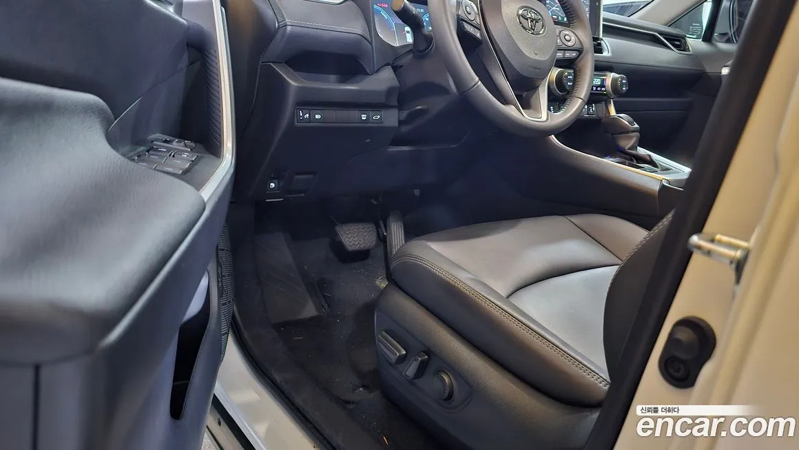 Toyota RAV4 — фото 8