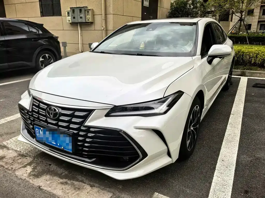 Toyota Avalon — фото 1