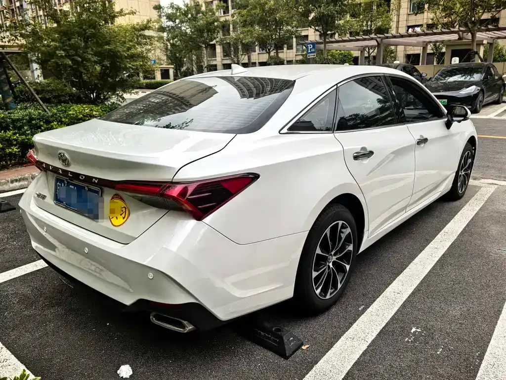 Toyota Avalon — фото 2