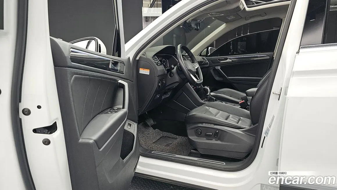 Volkswagen Tiguan — фото 10