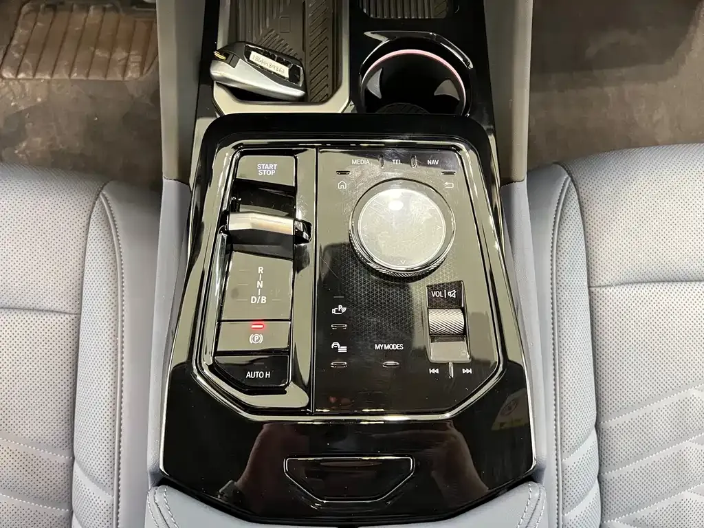 BMW i5 — фото 10