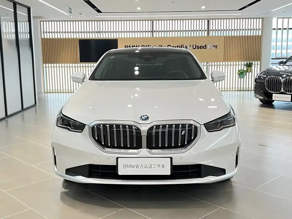 BMW i5 — фото 2